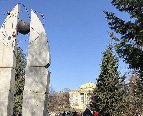 Новосибирские партийцы почтили память героев-чернобыльцев