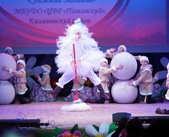 Лидер новосибирской "РОДИНЫ" наградил победителей конкурса "Свежий ветер"