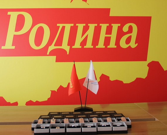 Социал-патриоты установили на дорожных магистралях партийные баннеры в Самаре