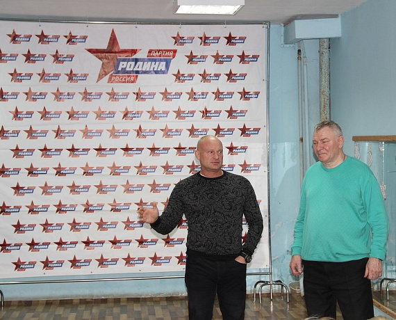 Самарская "РОДИНА" устроила новогодний праздник в подростковом клубе "Пламя"