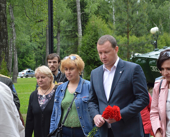 Новомосковские партийцы почтили память тех, кто погиб за Родину
