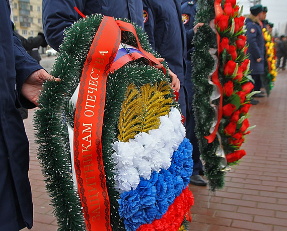 В Липецке партийцы возложили венки и цветы к "Вечному огню"