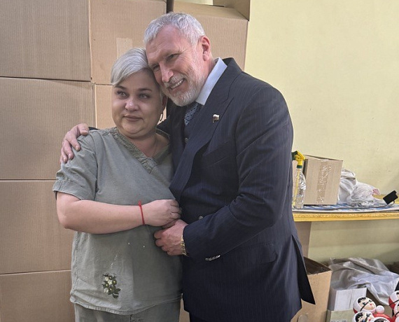Алексей Журавлев посетил предприятие, производящее кукол-неваляшек - символ стойкости