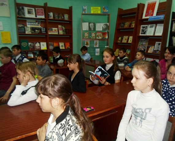 Челябинские школьники знакомятся с романом об их родном городе "Танкоград"