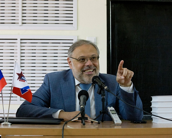 Михаил Хазин в Новосибирске встретился с преподавателями и студентами