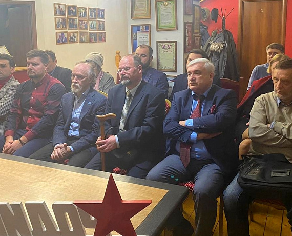 В штабе Воронежской "РОДИНЫ" состоялась презентация книги "Почва и крона"