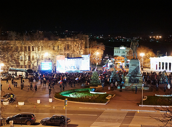 Российские флаги в Симферополе, Бахчисарае, Севастополе, 15 марта 2014 г.