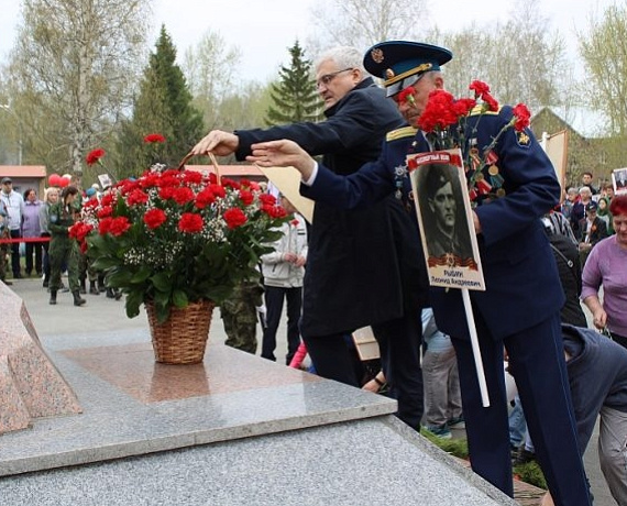 78-ю годовщину Победы в Калининском районе Новосибирска отметили ярко