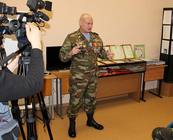 Ветераны ВДВ из самарской "РОДИНЫ" провели Урок мужества