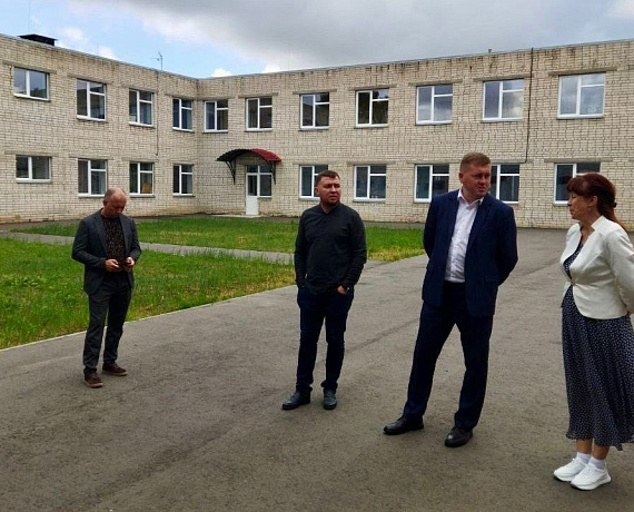 Владимир Михайлов держит вопросы благоустройства образовательных учреждений на особом контроле