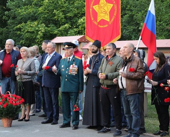 Акция "Свеча памяти" прошла при поддержке Клуба избирателей Вячеслава Илюхина и реготделения "РОДИНЫ"