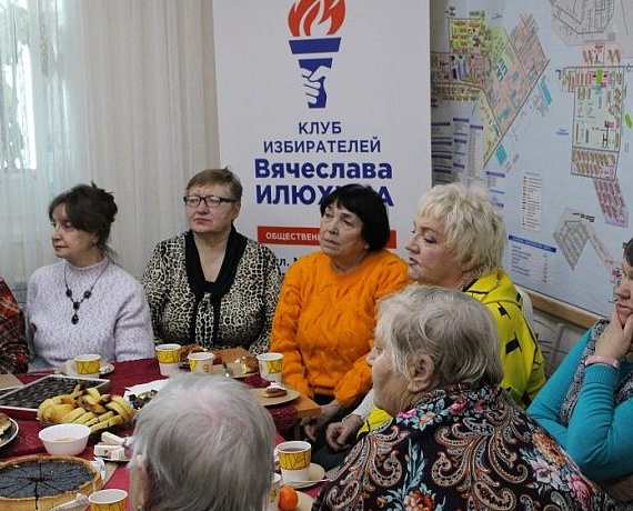 Вячеслав Илюхин встретился в своих общественных приемных с большими группами избирателей