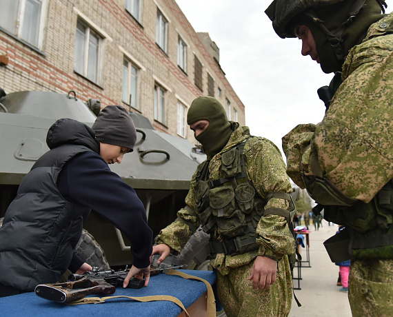 Вячеслав Илюхин поздравил войсковую часть с годовщиной образования