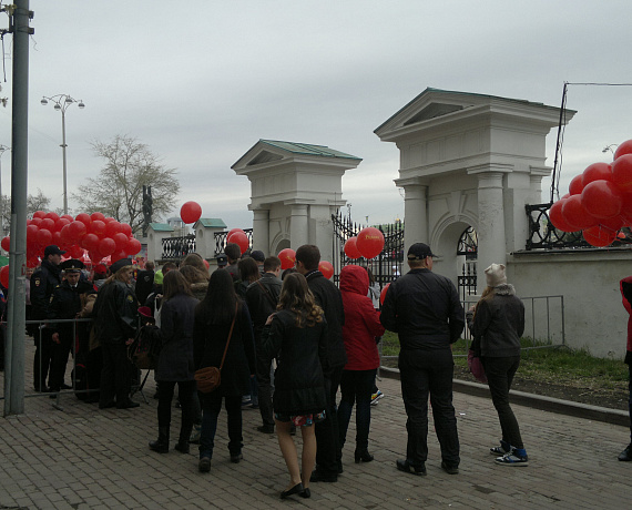 Активисты "РОДИНЫ" Екатеринбурга роздали тысячи Георгиевских лент