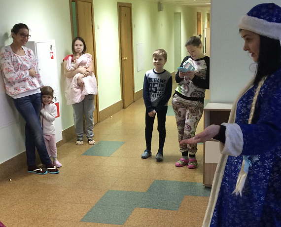 Истринская "РОДИНА" в канун Нового года поздравила маленьких пациентов с праздником