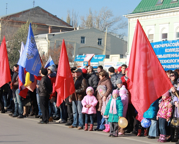Партийцы Новочеркасска пришли на митинг в честь Дня народного единства
