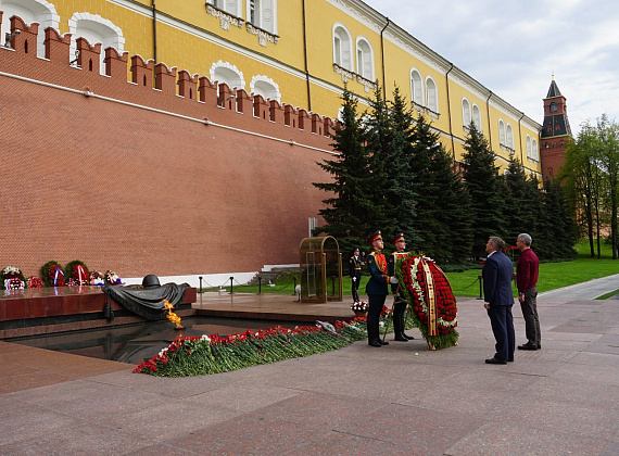 Соратники "РОДИНЫ" возложили цветы к Могиле Неизвестного Солдата, 06.05.2019