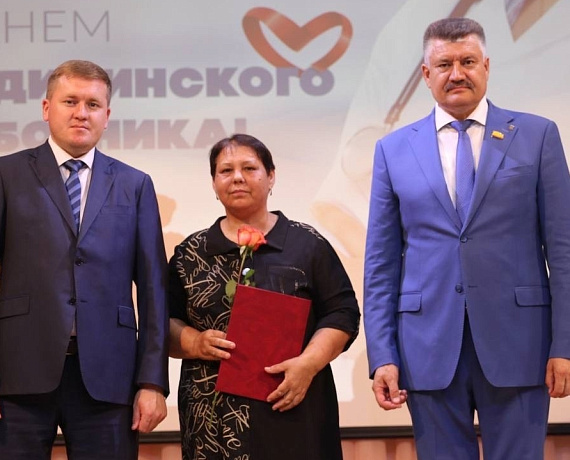 Владимир Михайлов поздравил работников БУ "Чебоксарская районная больница"