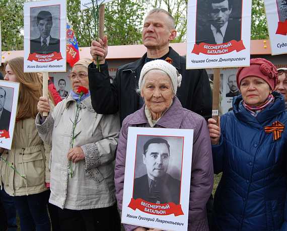 Вячеслав Илюхин прошёл в строю "Бессмертного полка" по улицам Новосибирска