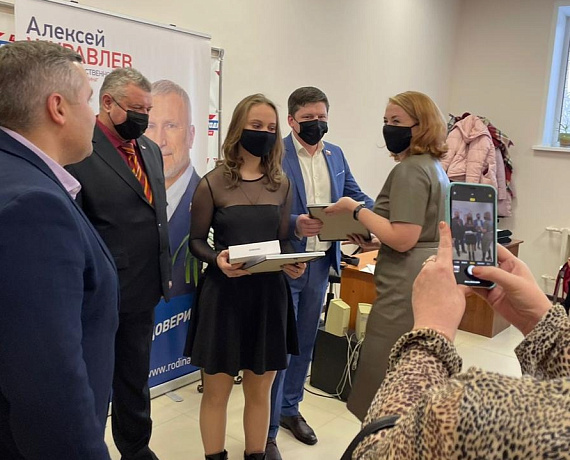 В приемной Алексея Журавлева в Тамбове состоялось награждение победителей конкурса на лучшее сочинение по Достоевскому