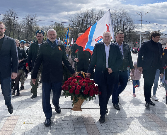 В Твери Журавлев с соратниками почтили память погибших героев у Обелиска Победы