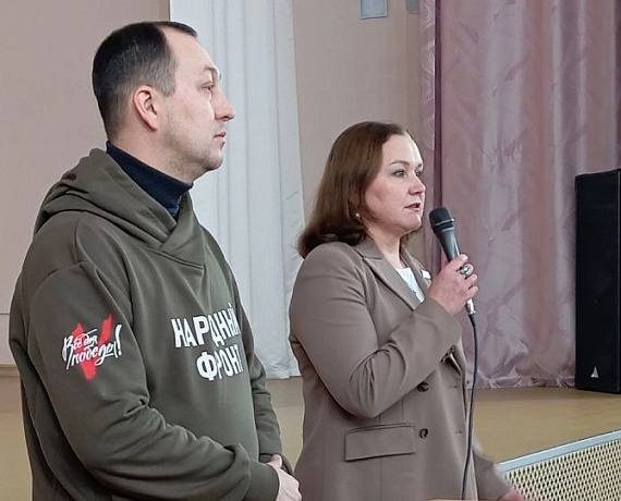 Елена Иванова вместе с коллегами из Народного фронта провели патриотическую встречу со студентами