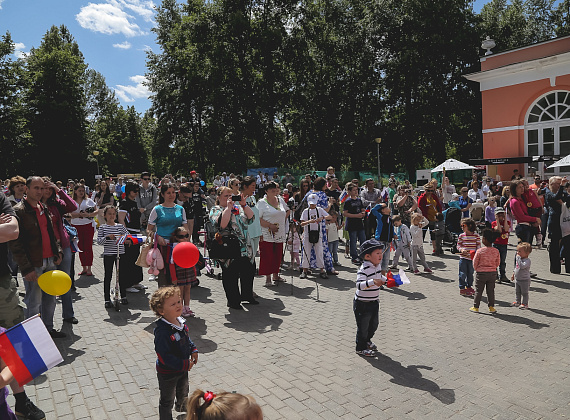 Дети из Донецка приняли участие в московском концерте, посвящённом Дню России, 12.06.15