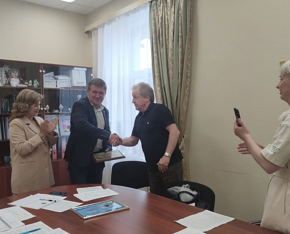 Сергею Смышляеву вручили благодарность от Российского союза боевых искусств
