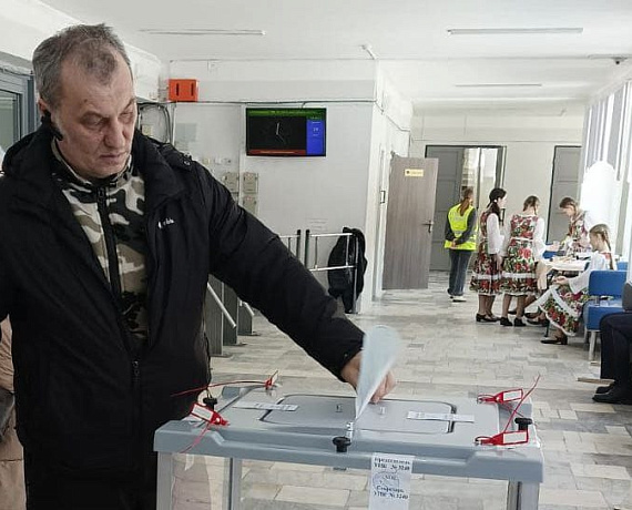 Депутаты и актив Подмосковной "РОДИНЫ" голосуют на выборах Президента