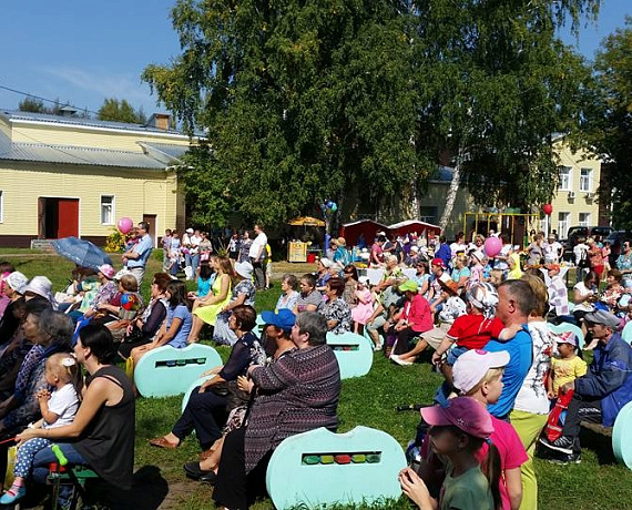 Новосибирские партийцы устроили праздник для земляков в конце лета
