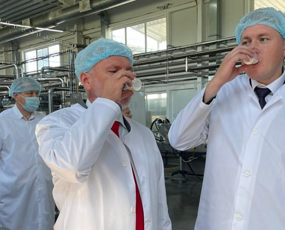 Алексей Журавлев оценил качество чувашской молочной продукции