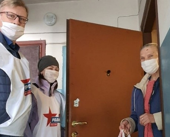 В Костромской области "РОДИНА" организовала доставку продуктов питания и масок пожилым людям