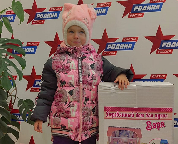Маленькая жительница Тамбова получила новогодний подарок от депутата Госдумы Алексея Журавлева