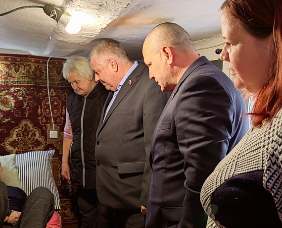 Тамбовские депутаты партии "РОДИНА" навестили бывшего узника концлагеря, которому угрожают депортированием