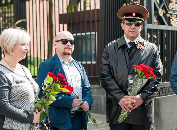 Представители "РОДИНЫ" возложили венки и цветы к могиле Неизвестного солдата, 06.05.2016