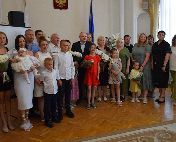 Максим Косенков: 16 пар из Тамбова приняли участие в параде "Россия — Семья семей"