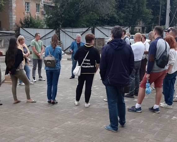 АЛЕКСАНДР ГУБАРЕВ ВСТРЕТИЛСЯ С ДОЛЬЩИКАМИ ПРОБЛЕМНОГО ДОМА В ЯРОСЛАВЛЕ