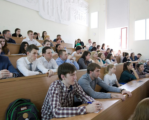 Михаил Хазин в Новосибирске встретился с преподавателями и студентами