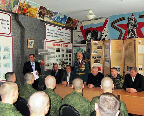 Патриоты проводили челябинских новобранцев на службу в армию