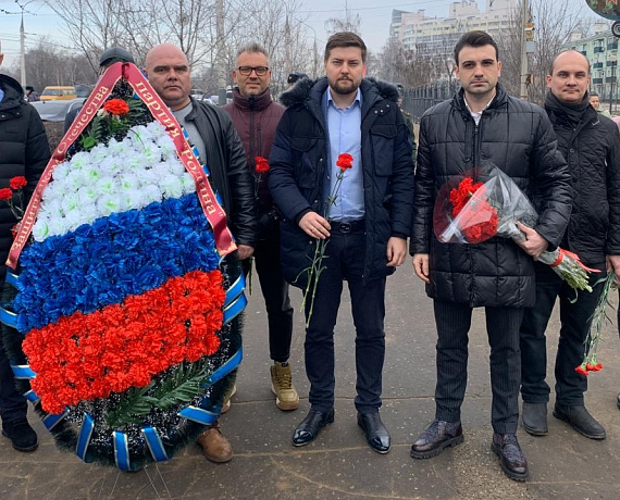 Делегация Воронежской "РОДИНЫ" возложила венок к Вечному огню накануне Дня защитника Отечества
