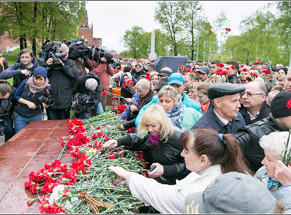 "РОДИНА" в Александровском саду почтила память погибших в Одессе, 5 мая 2014 г. (галерея 1)