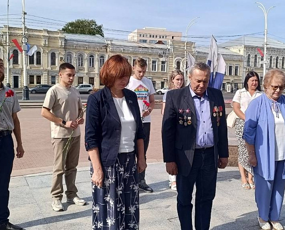 В день рождения Зои Космодемьянской соратники возложили цветы к подножью монумента в центре Тамбова
