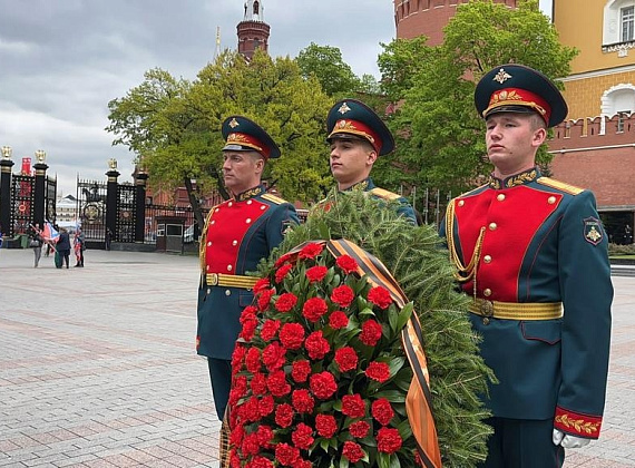 Соратники партии "РОДИНА" возложили венки и цветы к Могиле Неизвестного Солдата, 05.05.2023