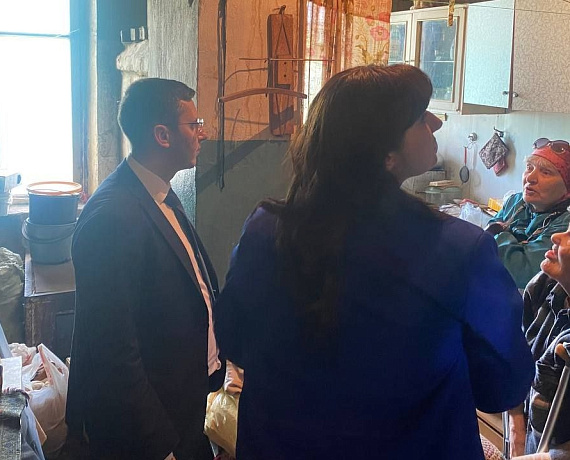 Новгородские соратники взяли на контроль ситуацию с аварийным домом в деревне Ермолино