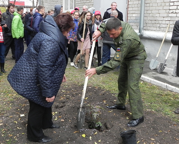 Самарские партийцы приняли участие в акции "Герои среди нас"