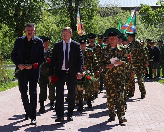 Владимир Михайлов поздравил ветеранов пограничных войск с Днём пограничника