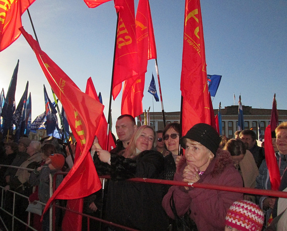 Новгородские активисты приняли участие в праздновании годовщины возвращения Крыма в РФ
