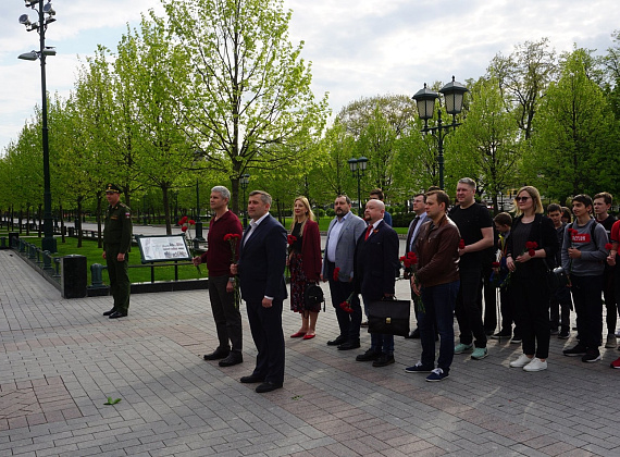 Соратники "РОДИНЫ" возложили цветы к Могиле Неизвестного Солдата, 06.05.2019