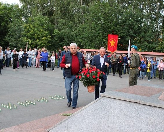 Акция "Свеча памяти" прошла при поддержке Клуба избирателей Вячеслава Илюхина и реготделения "РОДИНЫ"