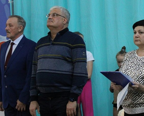 Вячеслав Илюхин вручил награды педагогам ЦВР "Пашинский"